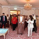 سلطان عمان يقوم بزيارة إلى متحف قصر السلام